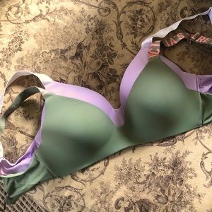 Victoria’s Secret T-Shirt Bra set (34C)